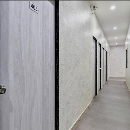 Hotel Unicorn, Сурат Екстер'єр фото