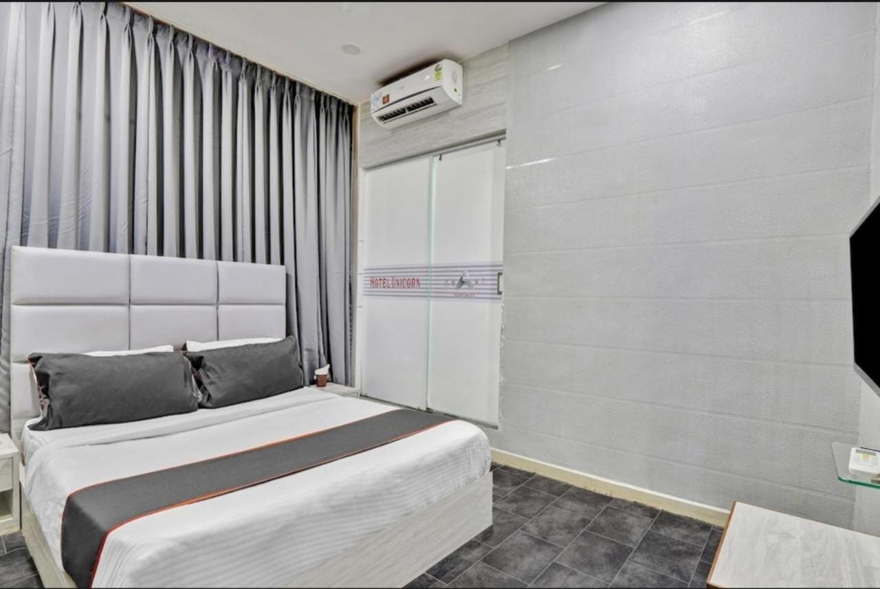 Hotel Unicorn, Сурат Екстер'єр фото