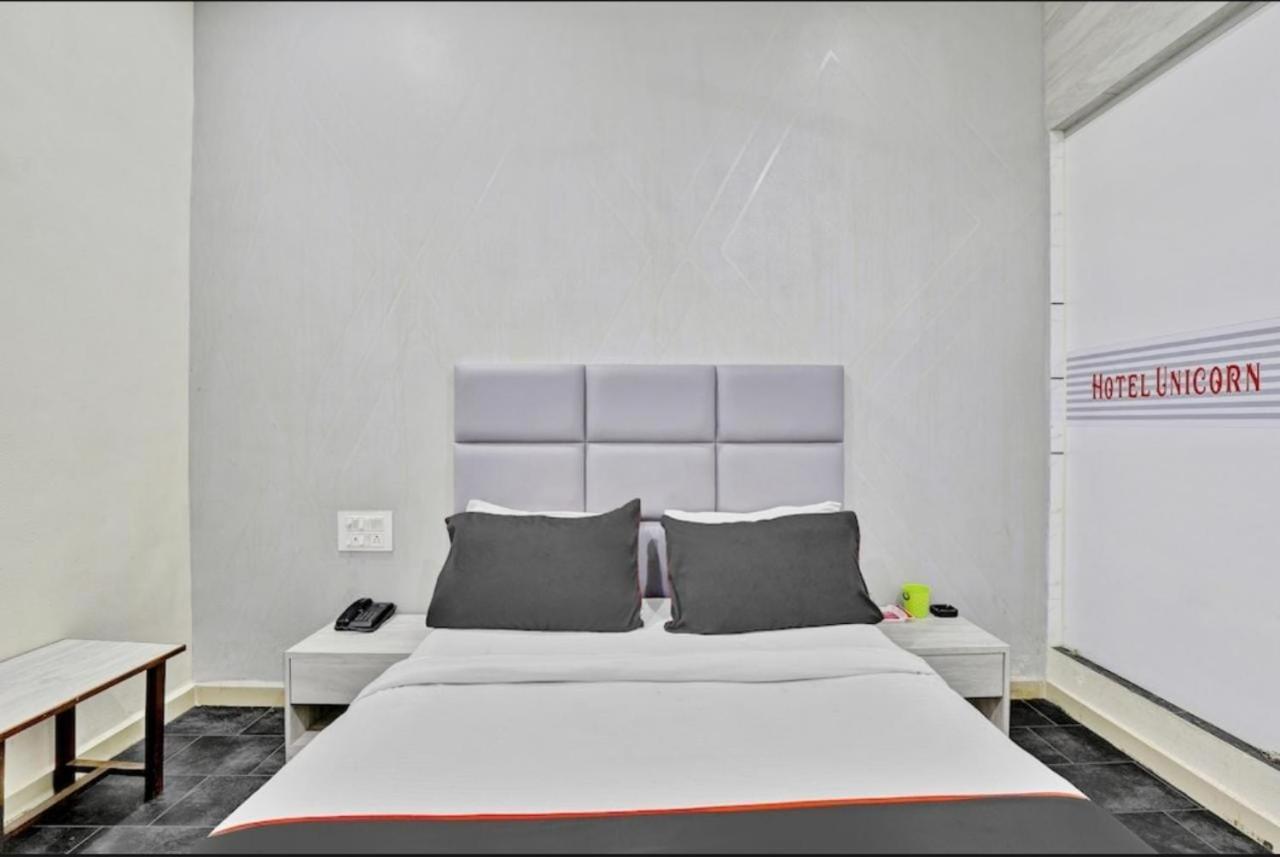 Hotel Unicorn, Сурат Екстер'єр фото