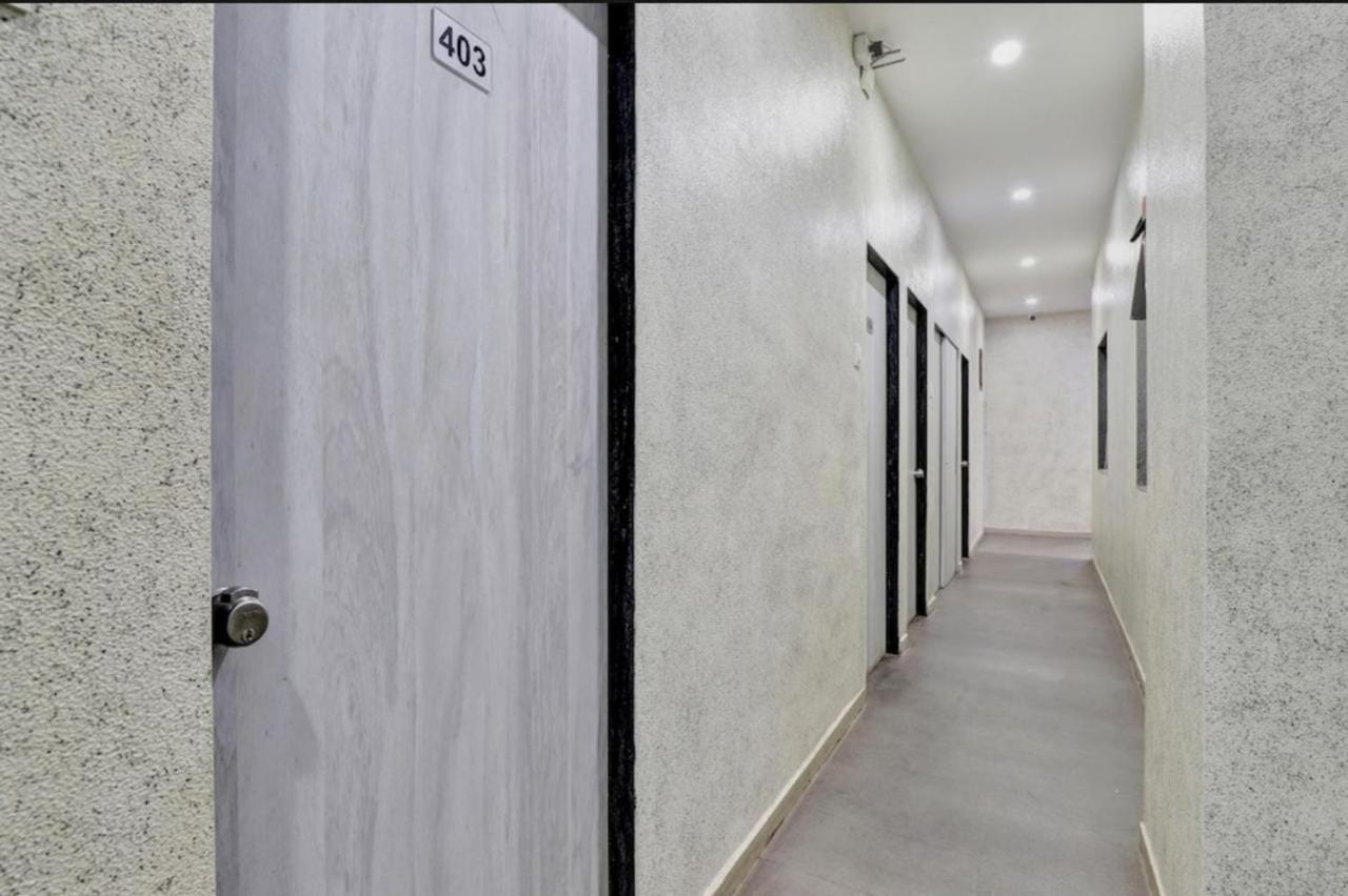 Hotel Unicorn, Сурат Екстер'єр фото